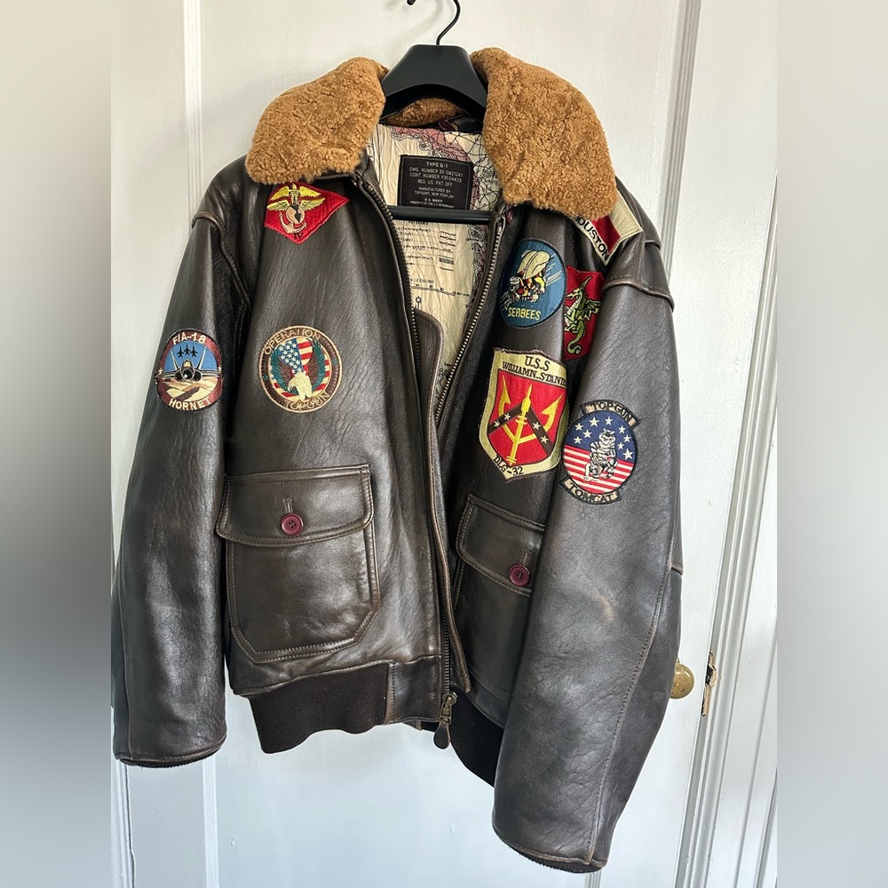 Men's Leather Aviator Jacket with Patches and detachable collar